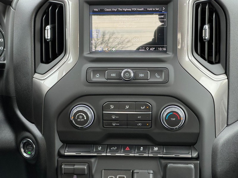 Chevrolet Silverado 2500HD Vehicle Image 09