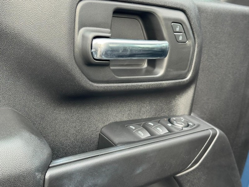 Chevrolet Silverado 2500HD Vehicle Image 11