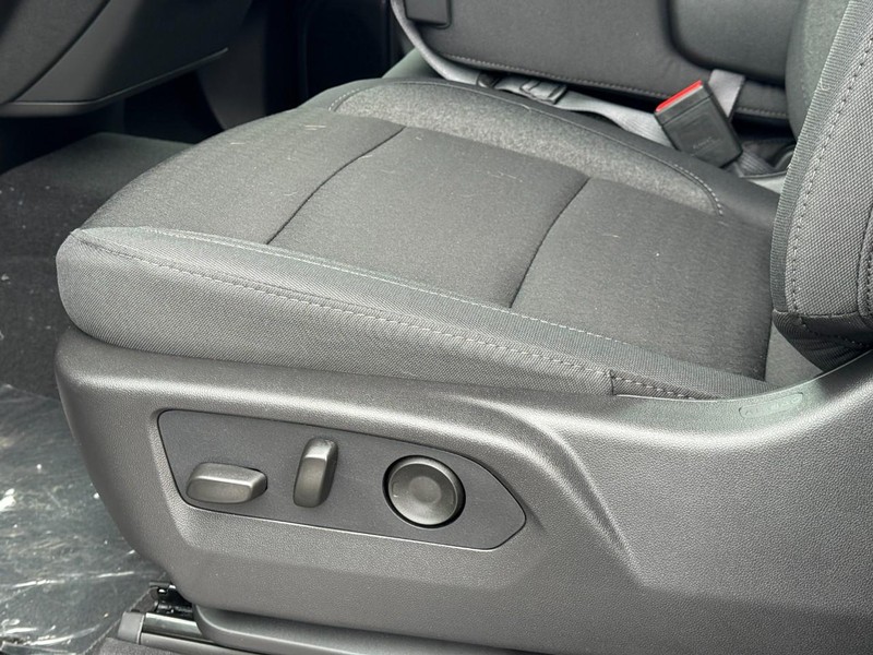 Chevrolet Silverado 2500HD Vehicle Image 12