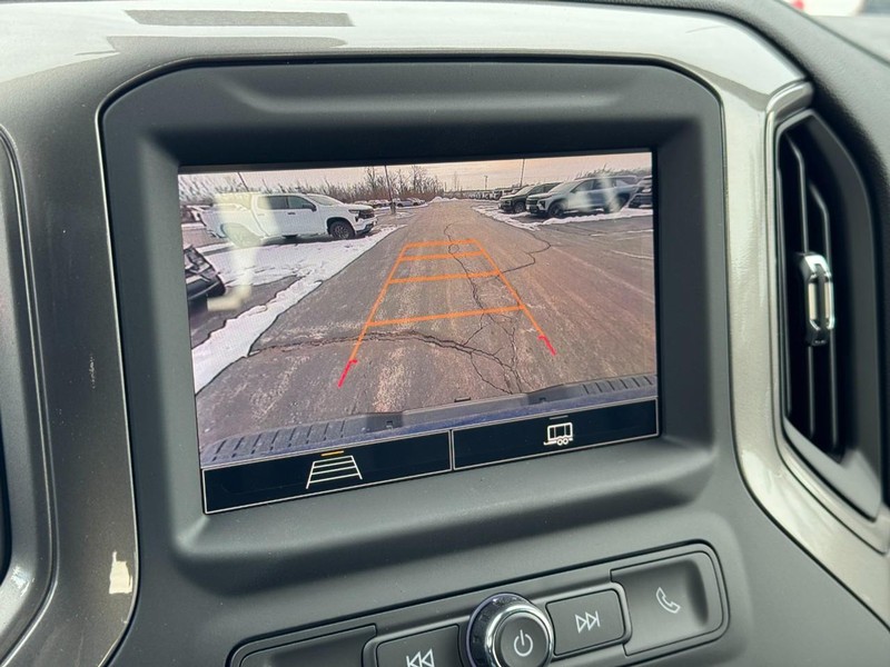 Chevrolet Silverado 2500HD Vehicle Image 16