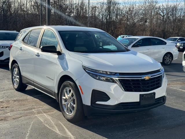 Used 2022 Chevrolet Equinox LS with VIN 3GNAXHEV5NS198682 for sale in Troy, MO