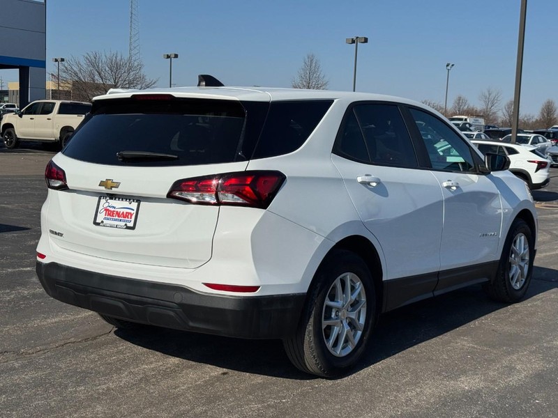 Chevrolet Equinox Vehicle Full-screen Gallery Image 03