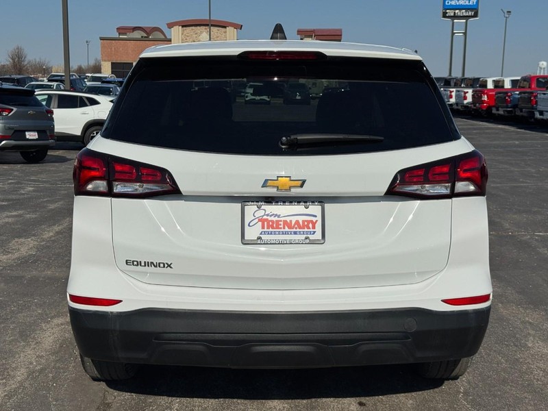 Chevrolet Equinox Vehicle Full-screen Gallery Image 05