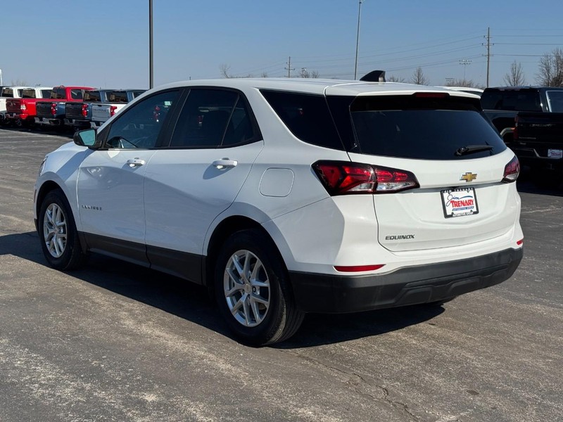 Chevrolet Equinox Vehicle Full-screen Gallery Image 06