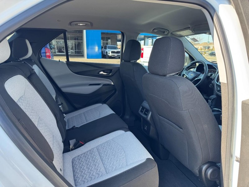 Chevrolet Equinox Vehicle Full-screen Gallery Image 10