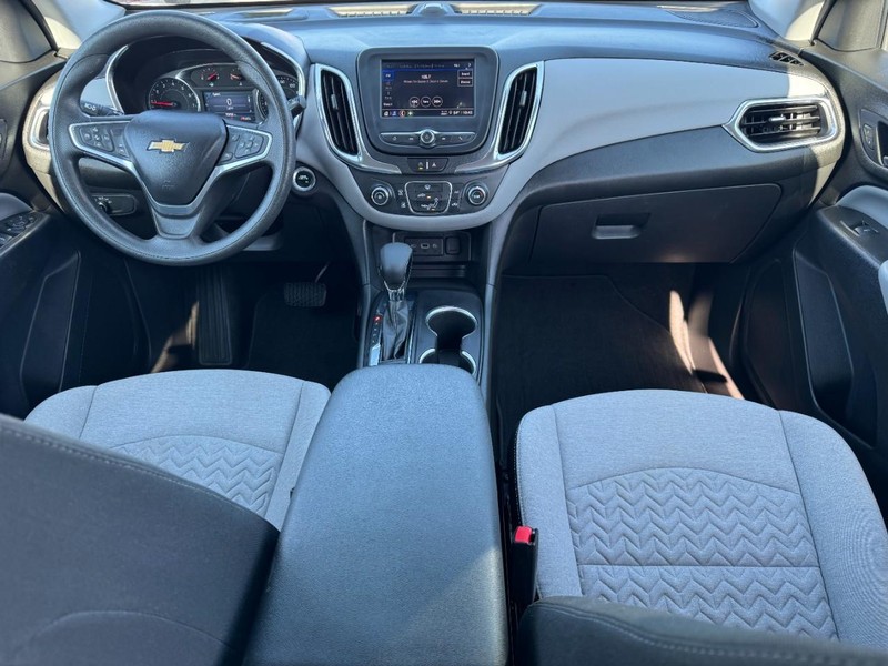 Chevrolet Equinox Vehicle Full-screen Gallery Image 11