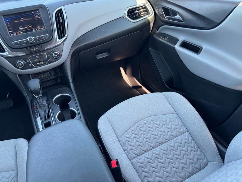 Chevrolet Equinox Vehicle Full-screen Gallery Image 15