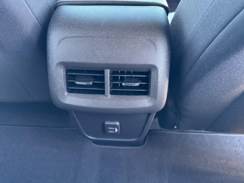 Chevrolet Equinox Vehicle Full-screen Gallery Image 16