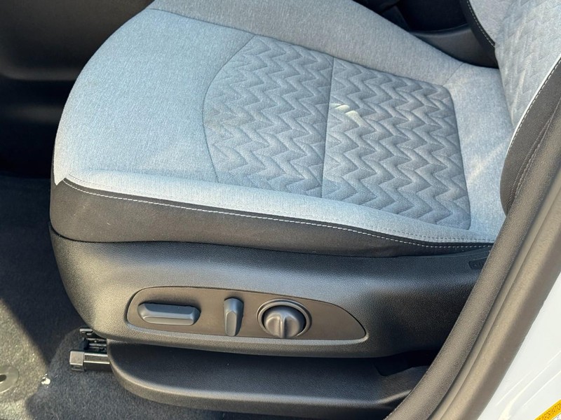 Chevrolet Equinox Vehicle Full-screen Gallery Image 23