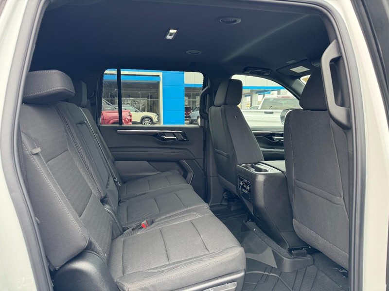 Chevrolet Suburban Vehicle Image 05