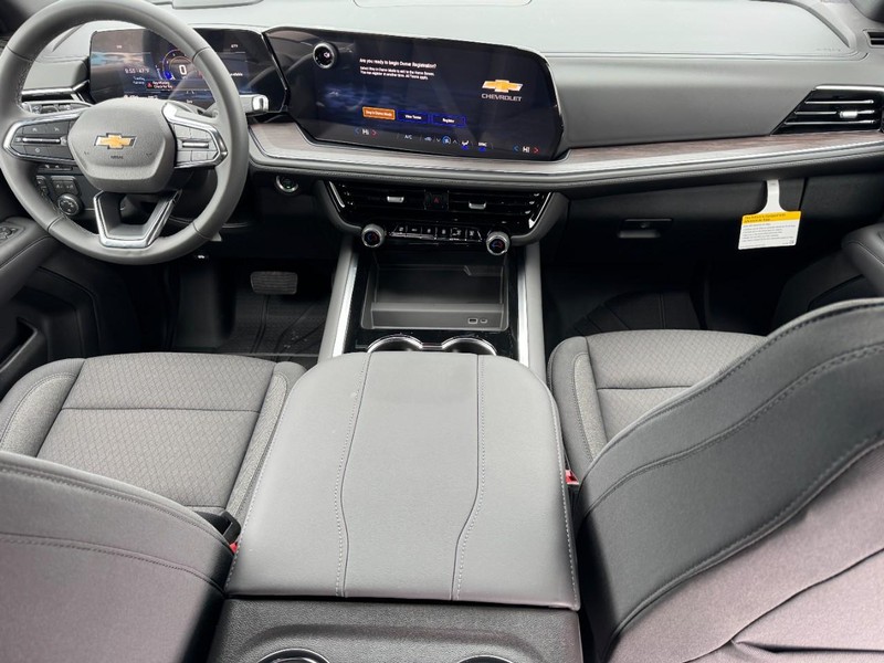 Chevrolet Suburban Vehicle Image 07