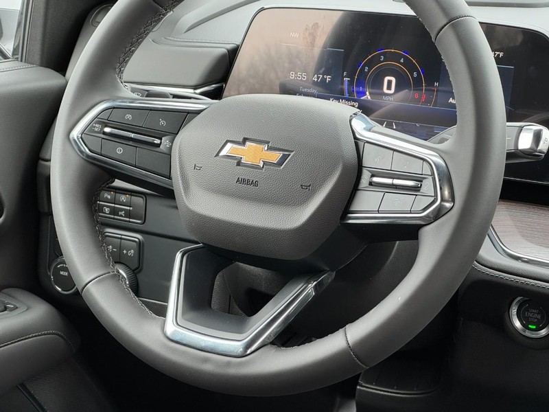 Chevrolet Suburban Vehicle Image 08