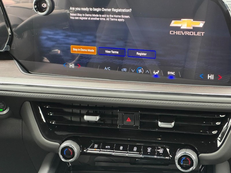 Chevrolet Suburban Vehicle Image 09