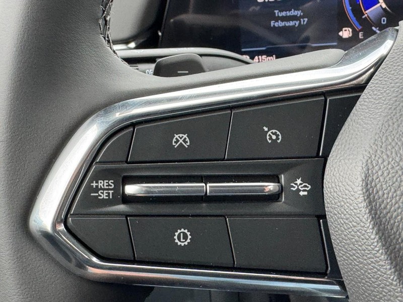 Chevrolet Suburban Vehicle Image 14