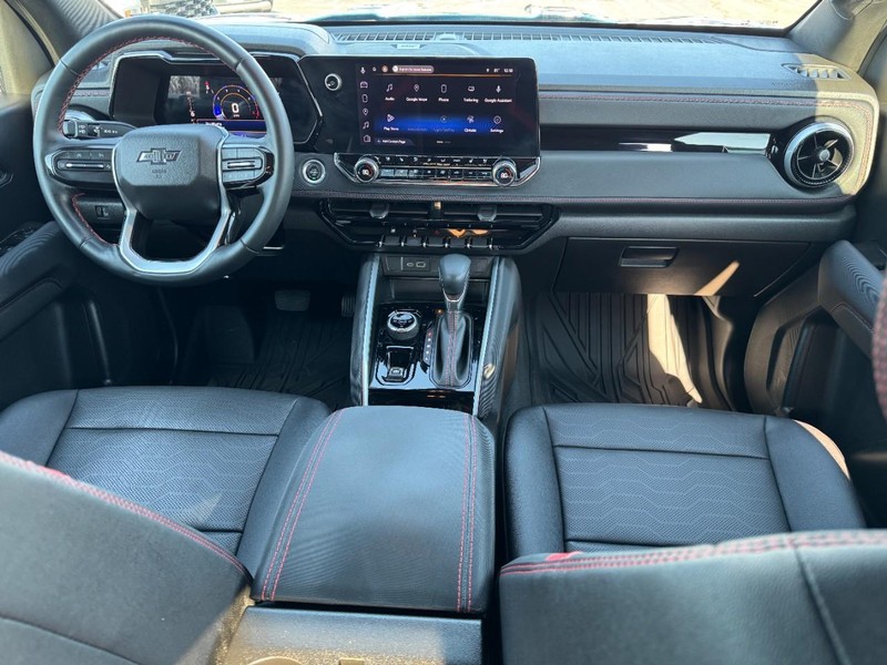 Chevrolet Colorado Vehicle Full-screen Gallery Image 11