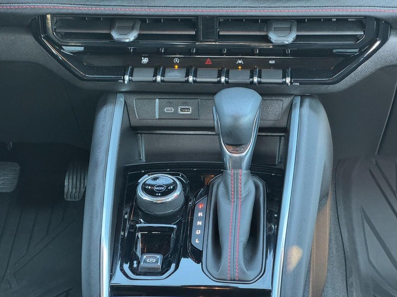 Chevrolet Colorado Vehicle Full-screen Gallery Image 14