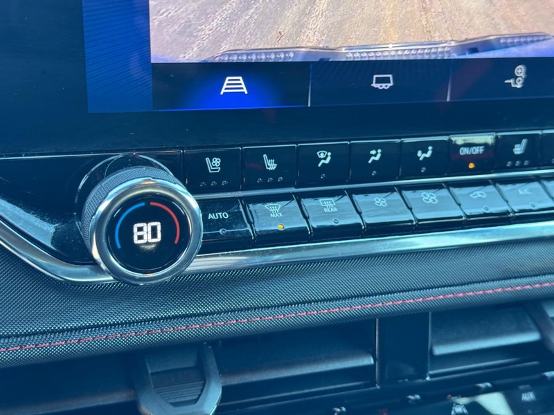 Chevrolet Colorado Vehicle Full-screen Gallery Image 21