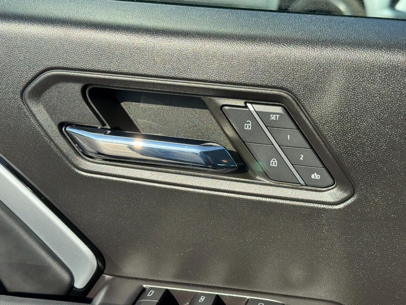 Chevrolet Colorado Vehicle Full-screen Gallery Image 22