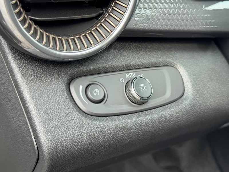 Chevrolet Trax Vehicle Image 13