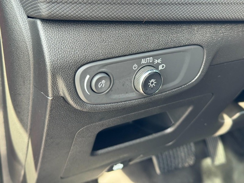 Chevrolet TrailBlazer Vehicle Image 16