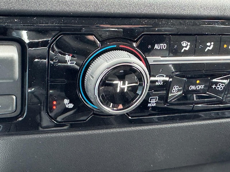 Chevrolet Silverado 1500 Vehicle Image 17