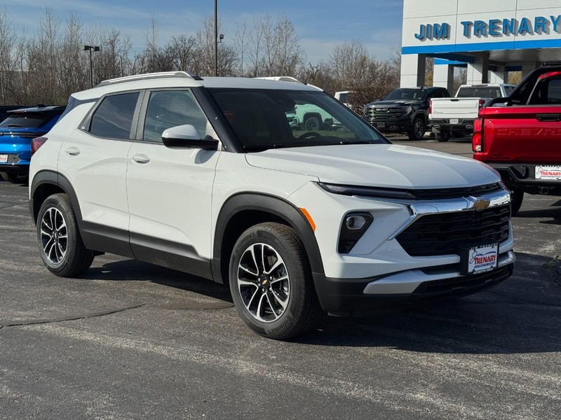 Chevrolet TrailBlazer Vehicle Image 02