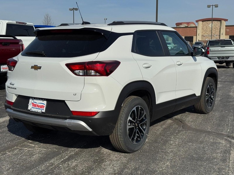 Chevrolet TrailBlazer Vehicle Image 03