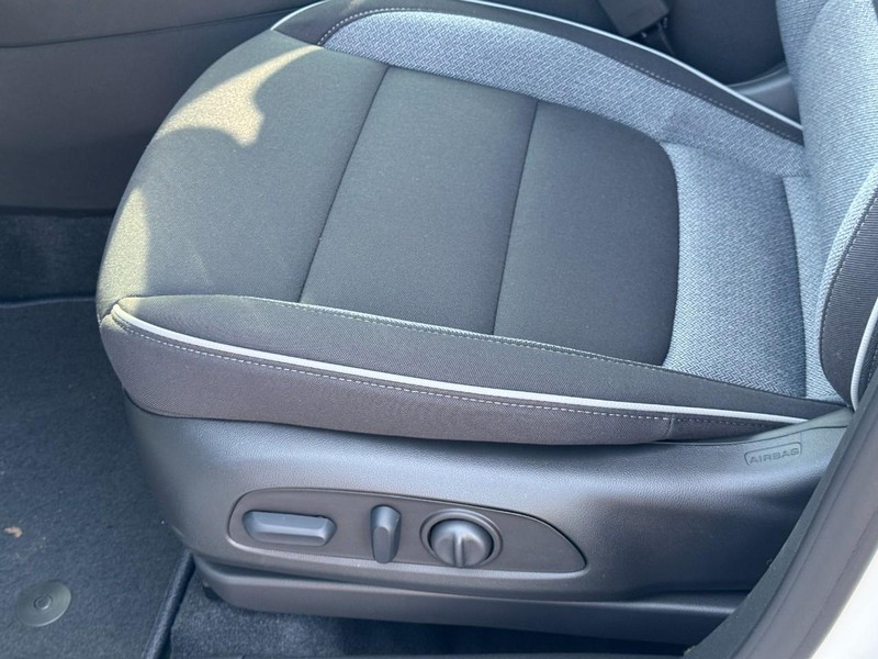 Chevrolet TrailBlazer Vehicle Image 11