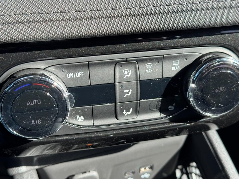 Chevrolet TrailBlazer Vehicle Image 15