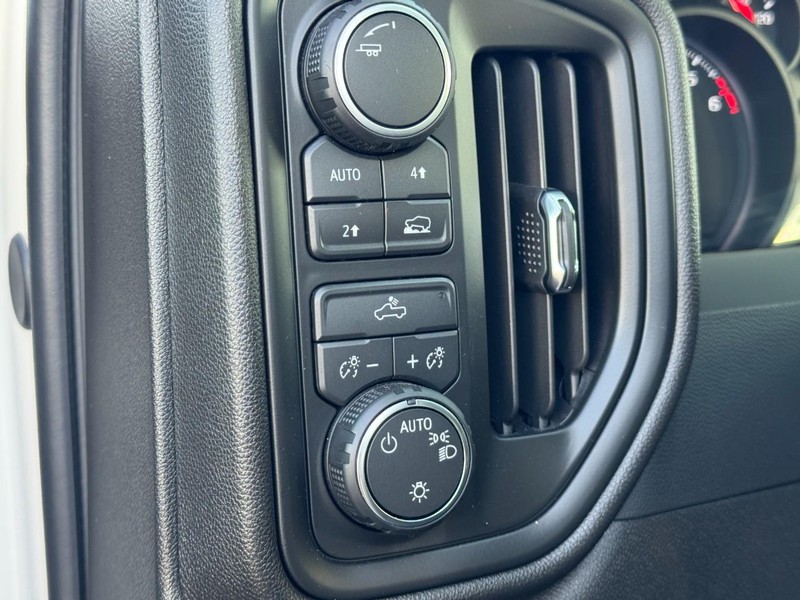 Chevrolet Silverado 1500 Vehicle Image 12