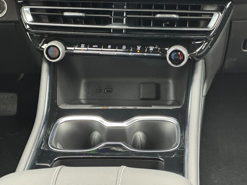 Chevrolet Traverse Vehicle Image 09