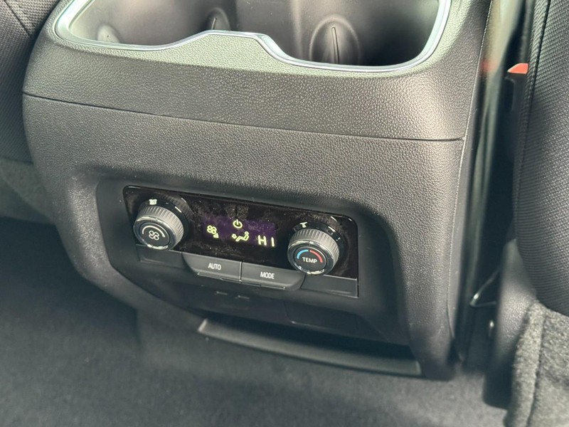 Chevrolet Traverse Vehicle Image 10