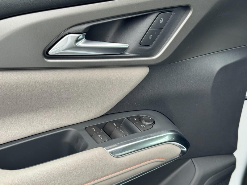 Chevrolet Traverse Vehicle Image 11