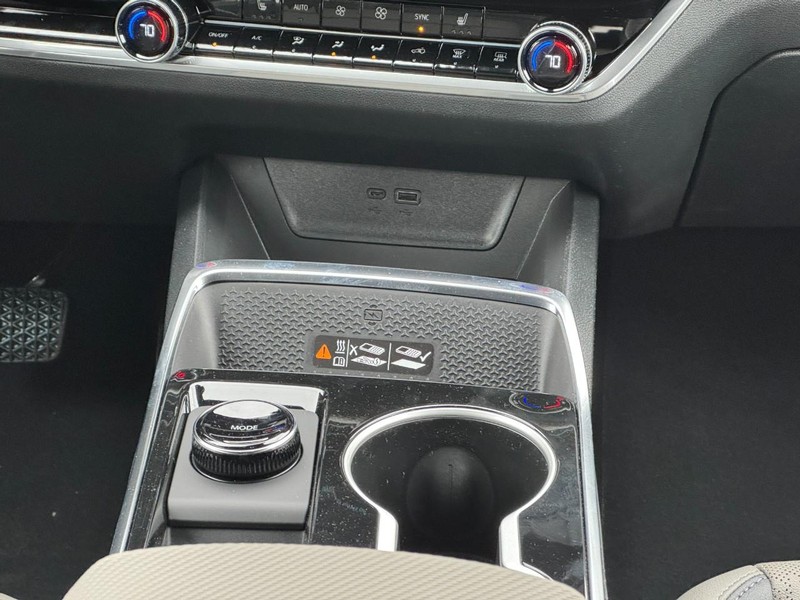 Chevrolet Equinox Vehicle Image 09