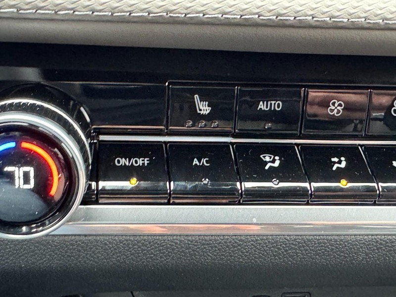 Chevrolet Equinox Vehicle Image 15