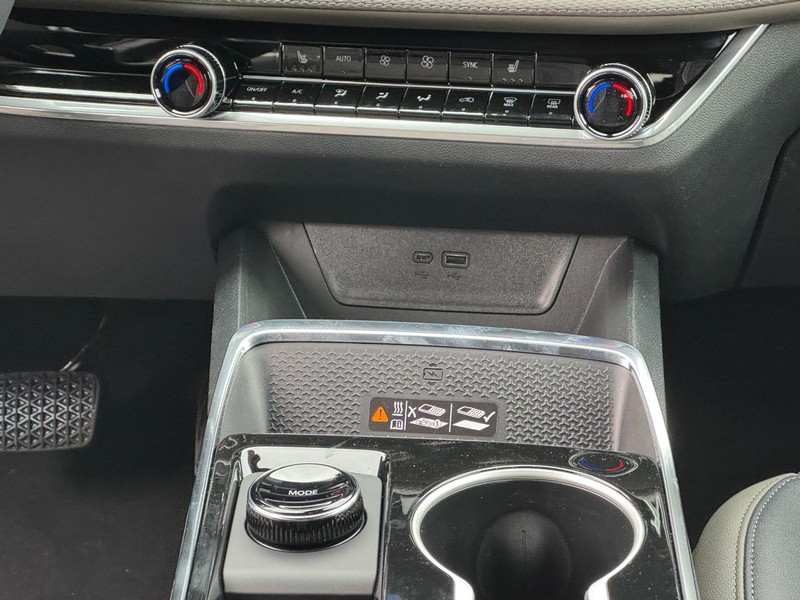 Chevrolet Equinox Vehicle Image 09