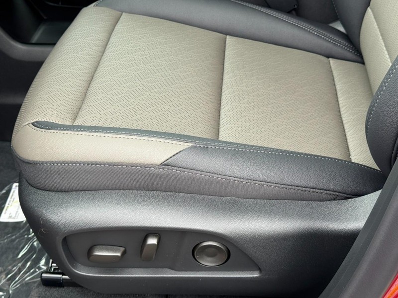 Chevrolet Equinox Vehicle Image 11