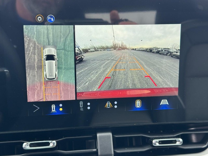 Chevrolet Equinox Vehicle Image 15