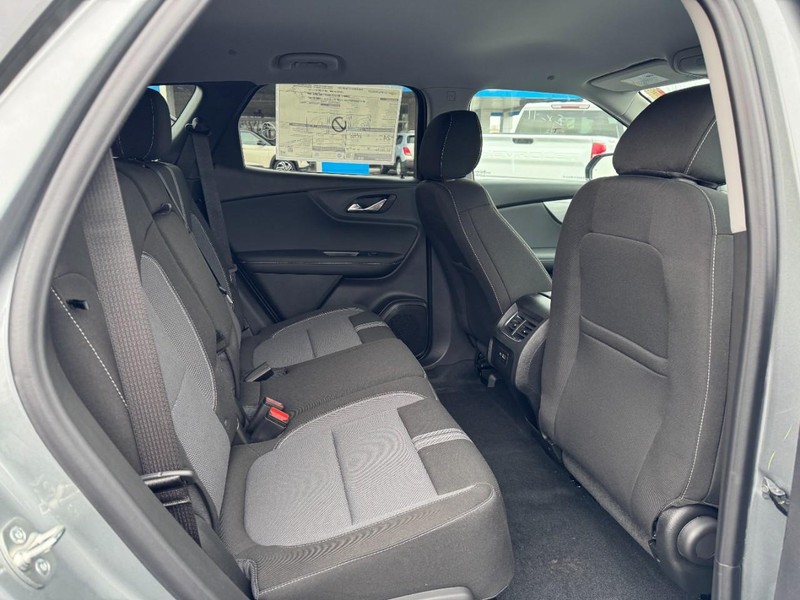 Chevrolet Blazer Vehicle Image 05