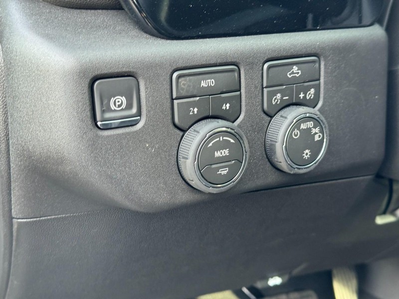 Chevrolet Silverado 1500 Vehicle Image 12