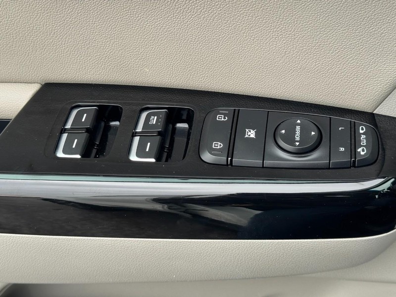 Kia Sportage Vehicle Image 25