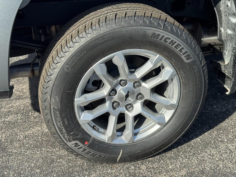 Chevrolet Silverado 1500 Vehicle Image 04