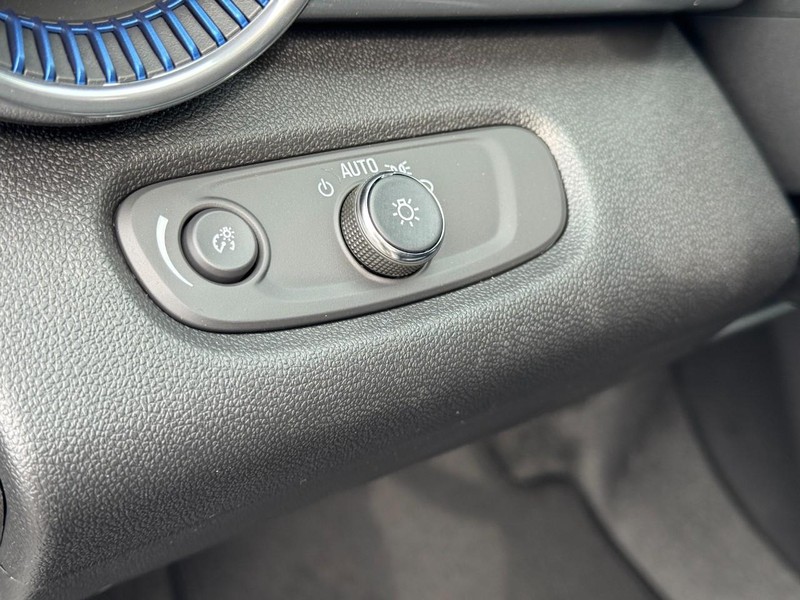 Chevrolet Trax Vehicle Image 12