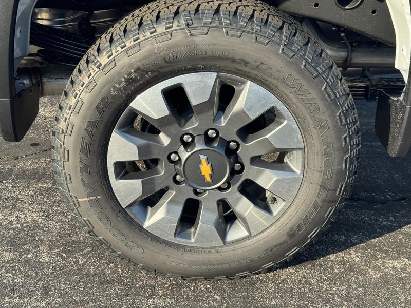 Chevrolet Silverado 2500HD Vehicle Image 04