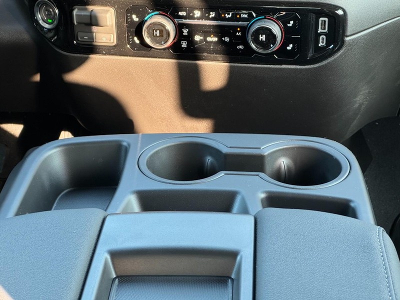 Chevrolet Silverado 2500HD Vehicle Image 09