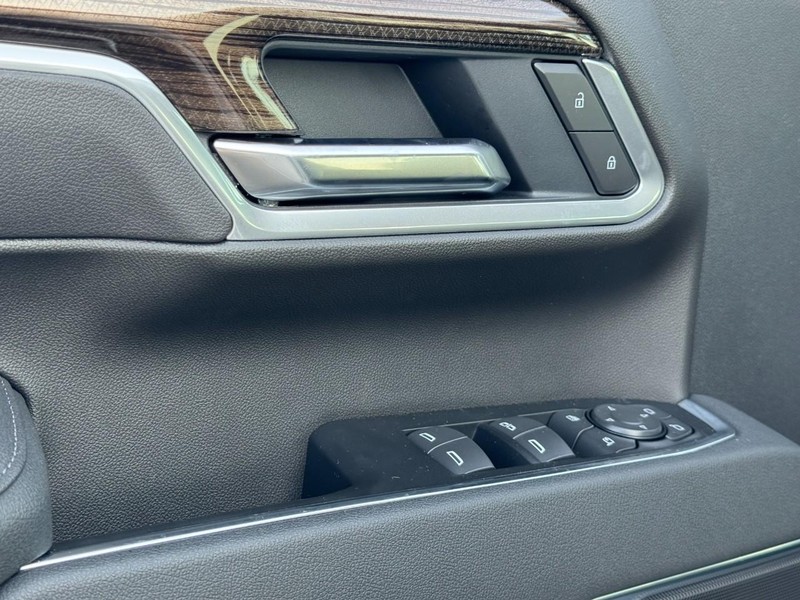 Chevrolet Silverado 2500HD Vehicle Image 10