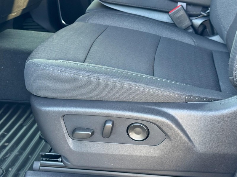 Chevrolet Silverado 2500HD Vehicle Image 11