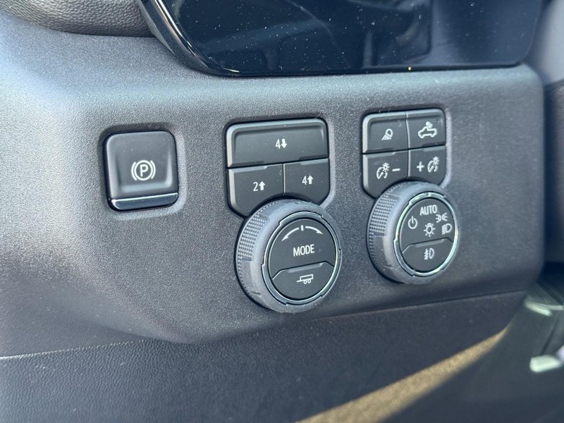 Chevrolet Silverado 2500HD Vehicle Image 12