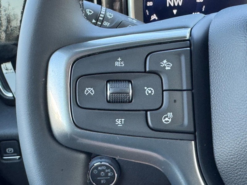 Chevrolet Silverado 2500HD Vehicle Image 13