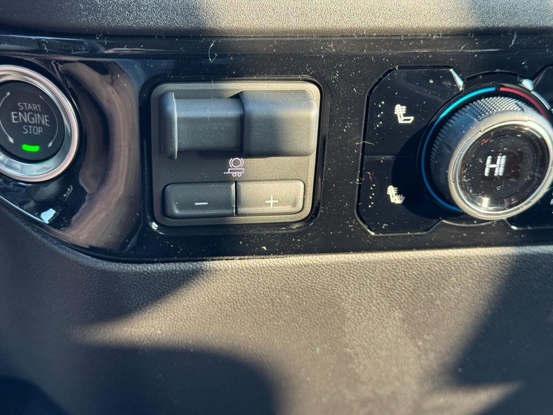 Chevrolet Silverado 2500HD Vehicle Image 15